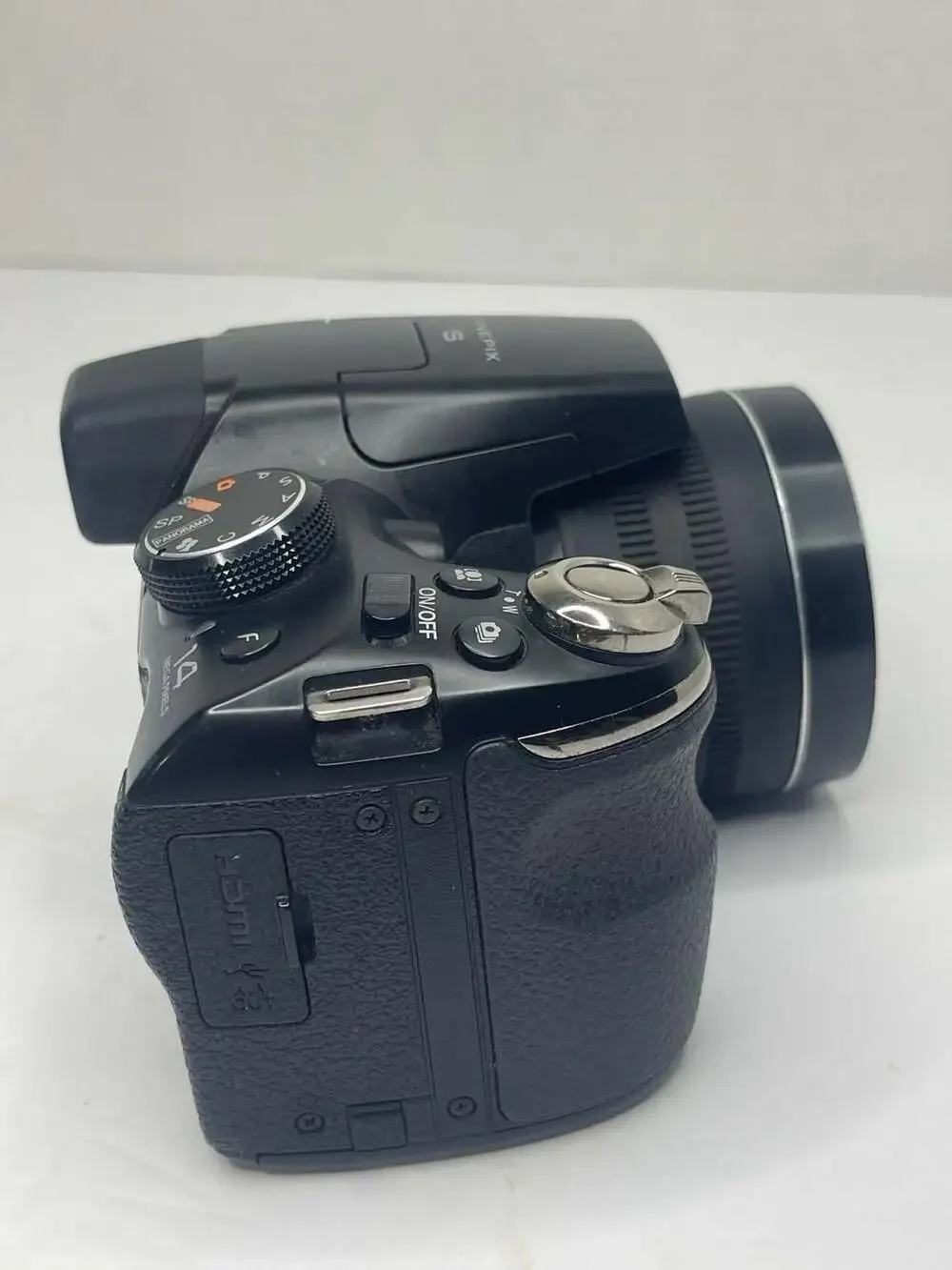Fujifilm FinePix S4300 14MP Digital Camera with 30x Optical Zoom